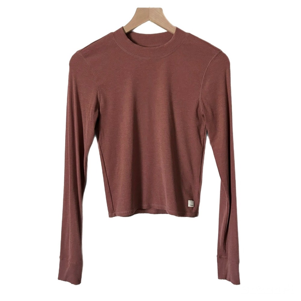 Vuori Women's Long-Sleeve Mudra Fitted Tee in Rosewood Heather Size Medium - Picture 2 of 5